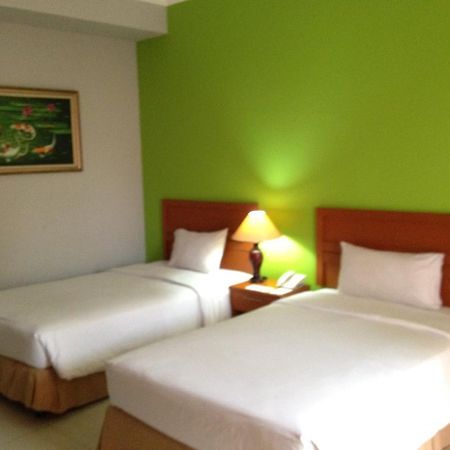 Town House Bukit Damai Indah Hotel Баликпапан Екстериор снимка